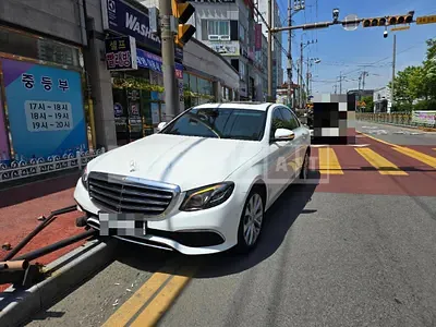 Photo 1 of 22: 2018 Mercedes-Benz E300 4Matic — Korean insurance auction
