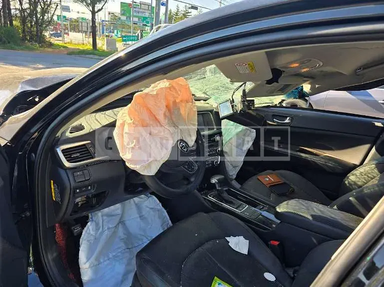 Photo 2 of 6: 2018 Kia K5 — Korean insurance auction