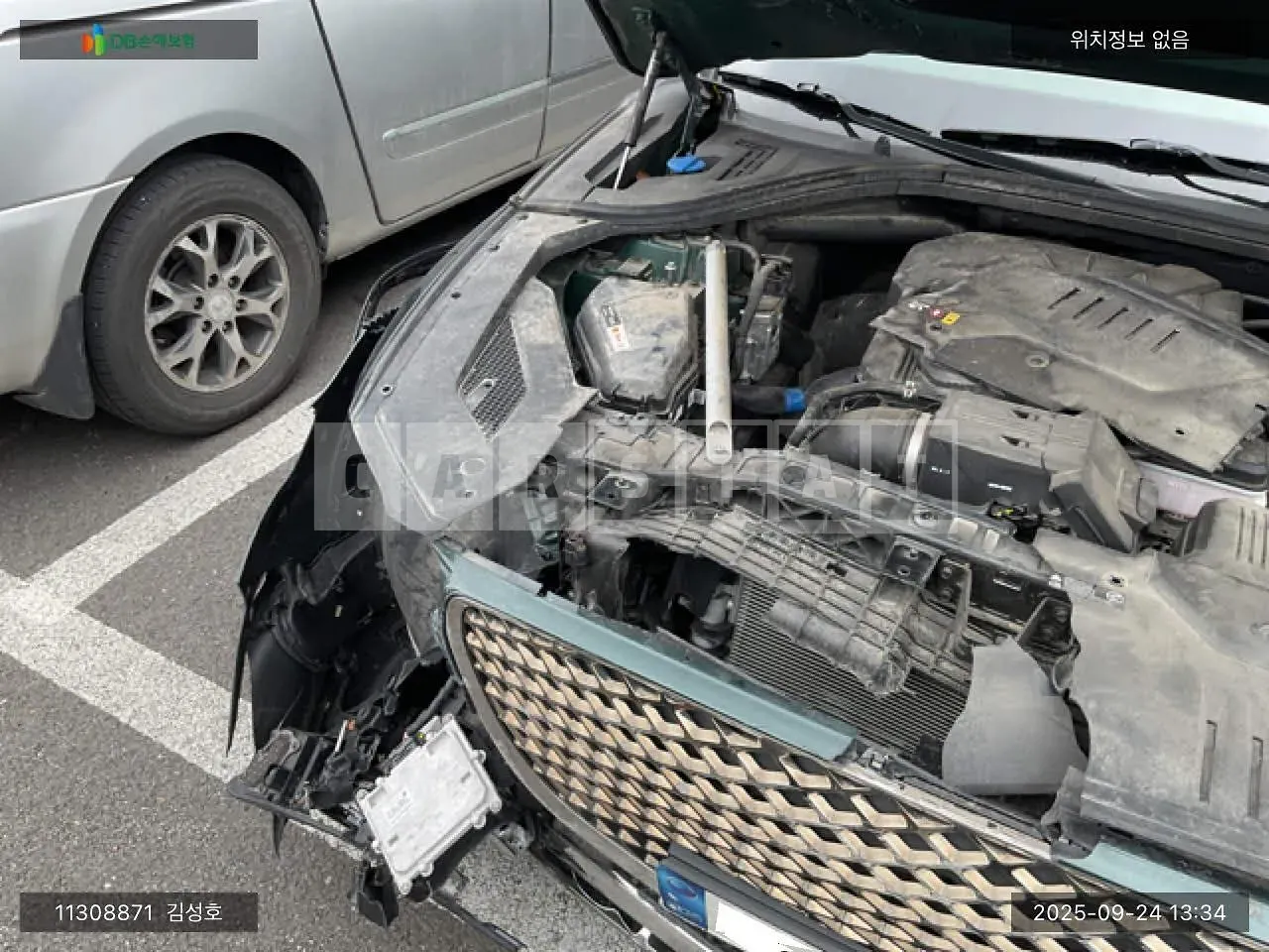 Photo 2 of 17: 2021 Genesis GV70, VIN KMTMA81BBNU050118 — Korean insurance auction