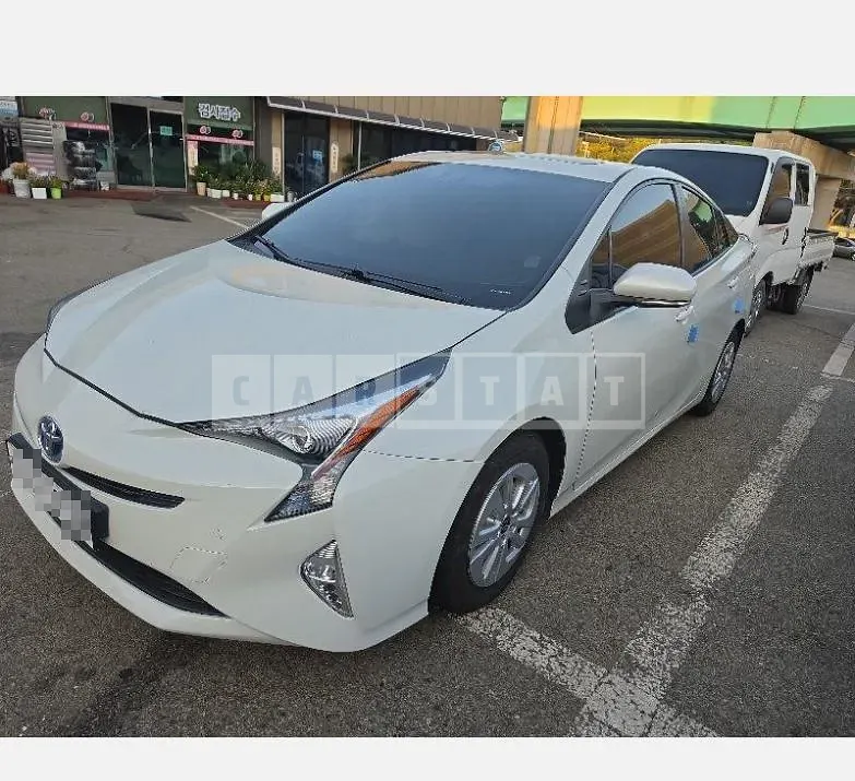 Photo 2 of 30: 2017 Toyota Prius — Korean insurance auction