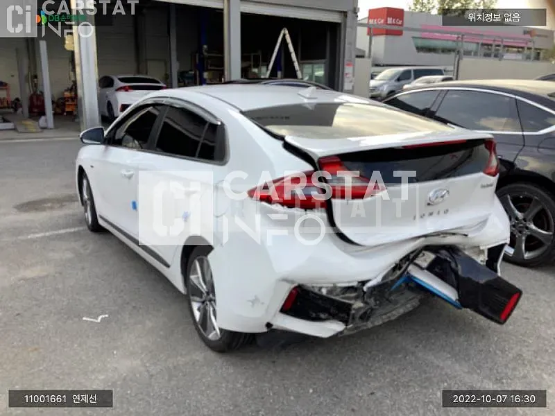 Photo 2 of 15: 2016 Hyundai Ionic Hybrid, VIN KMHC051CGGU002740 — Korean insurance auction