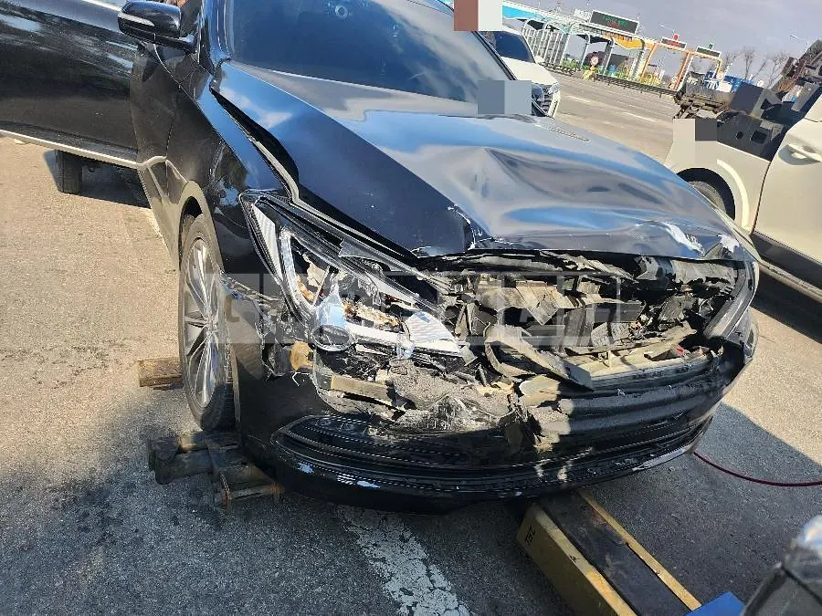 Photo 2 of 6: 2015 Genesis 3.3 — Korean insurance auction