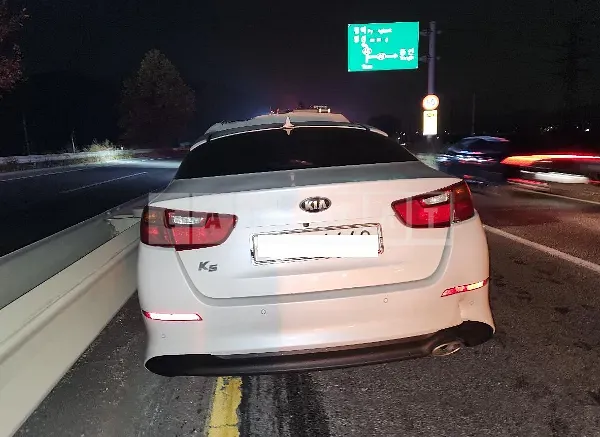 Photo 2 of 5: 2015 Kia K5, VIN KNAGN418BFA540204 — Korean insurance auction
