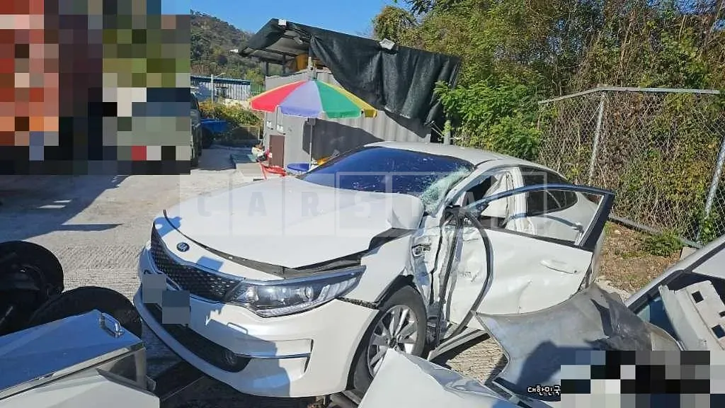 Photo 2 of 14: 2017 Kia K5 — Korean insurance auction