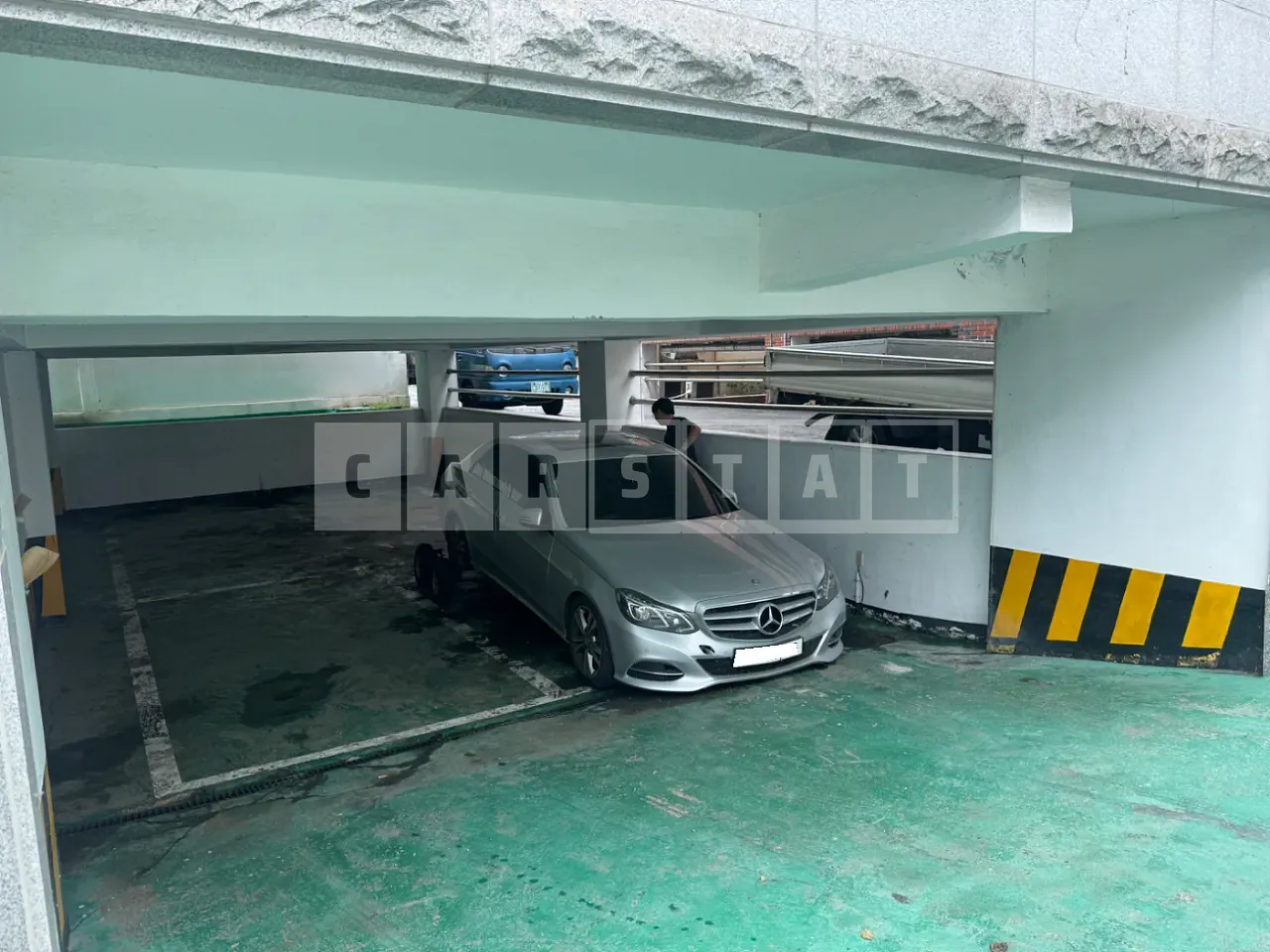 Photo 2 of 9: 2015 Mercedes-Benz E220 BlueTec, VIN WDDHF0AB1GB239482 — Korean insurance auction