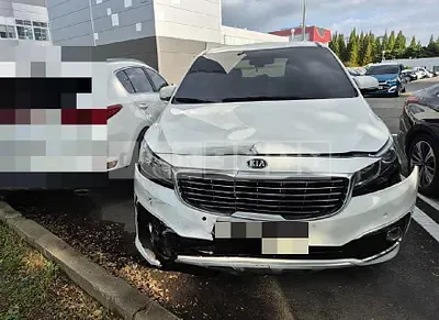 Photo 1 of 44: 2017 Kia Carnivals, VIN KNAMB81ABJS388517 — Korean insurance auction