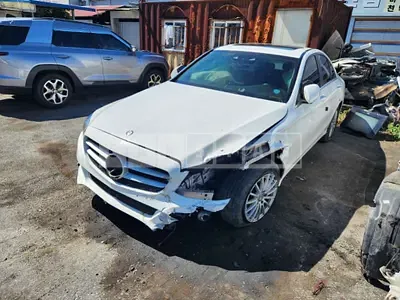 Photo 1 of 18: 2015 Mercedes-Benz C 200 — Korean insurance auction