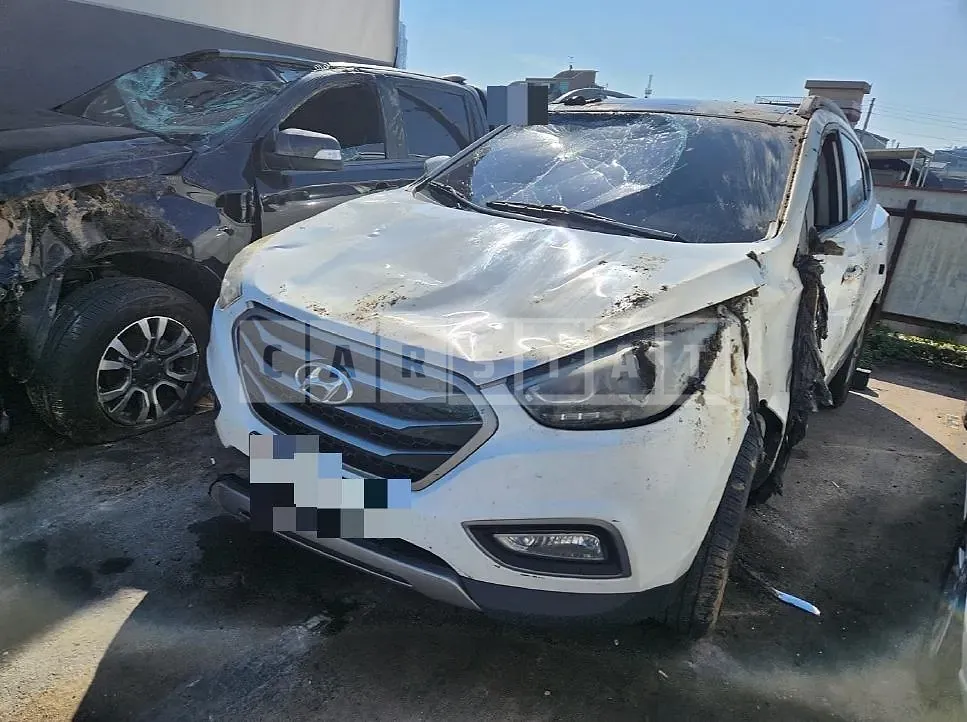Photo 2 of 14: 2014 Hyundai Tucson, VIN KMHJT81VBFU980423 — Korean insurance auction