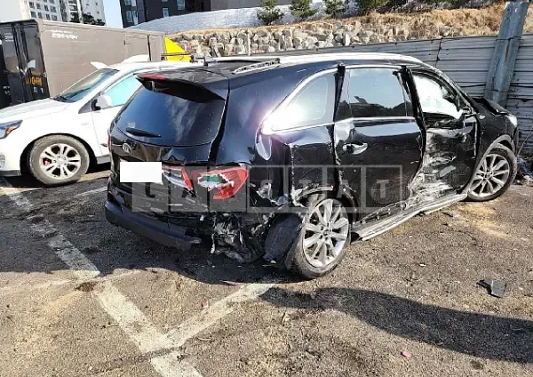 Photo 2 of 20: 2016 Kia Sorento, VIN KNAPH81BBGA150265 — Korean insurance auction