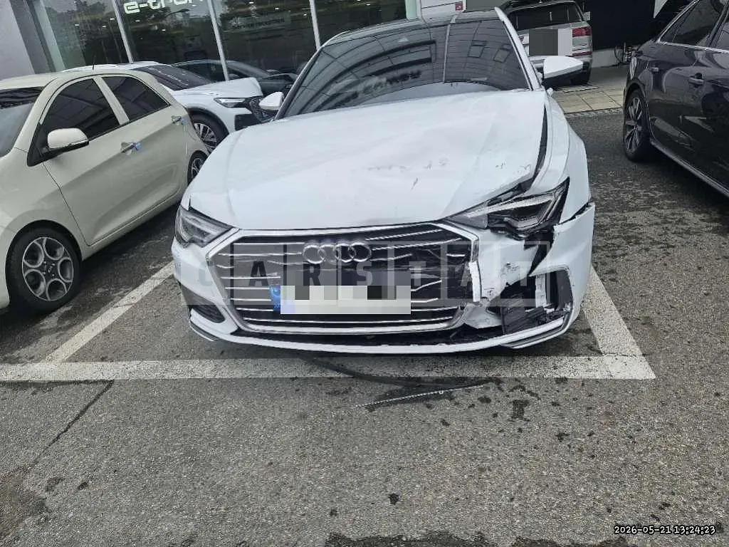Photo 2 of 25: 2021 Audi A6 45 TFSI — Korean insurance auction