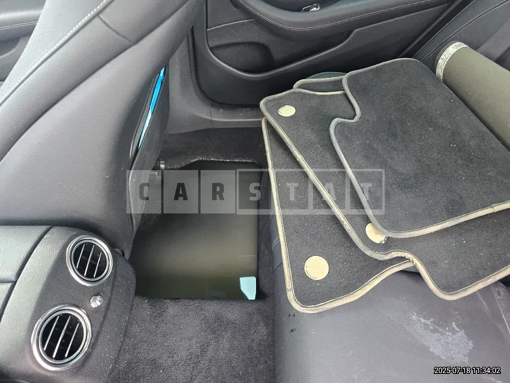 Photo 2 of 17: 2018 Mercedes-Benz E300 — Korean insurance auction