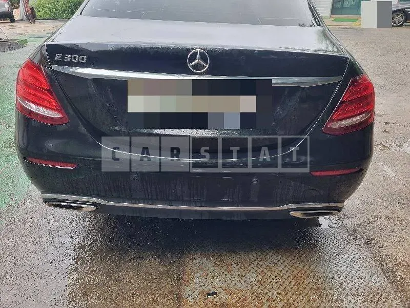 Photo 2 of 92: 2019 Mercedes-Benz E300, VIN WDDZF4JB1KA685013 — Korean insurance auction