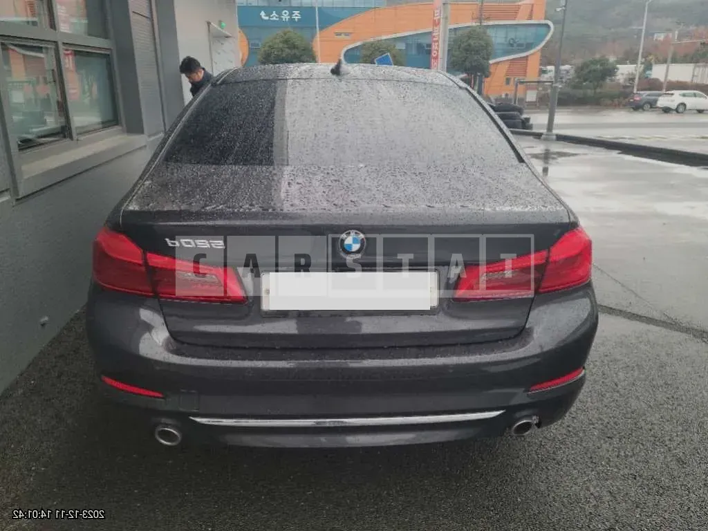 Photo 2 of 8: 2020 BMW 520d Luxury, VIN WBAJF3107LBS71419 — Korean insurance auction