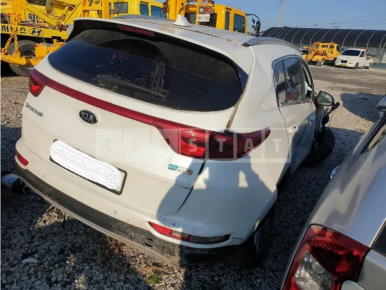 Photo 2 of 17: 2018 Kia Sportage, VIN KNAPM813BJK543710 — Korean insurance auction