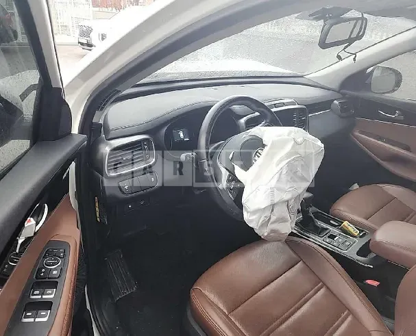 Photo 2 of 7: 2018 Kia Sorento, VIN KNAPS81ABJA384105 — Korean insurance auction