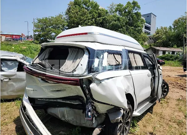 Photo 2 of 28: 2022 Kia Carnival — Korean insurance auction