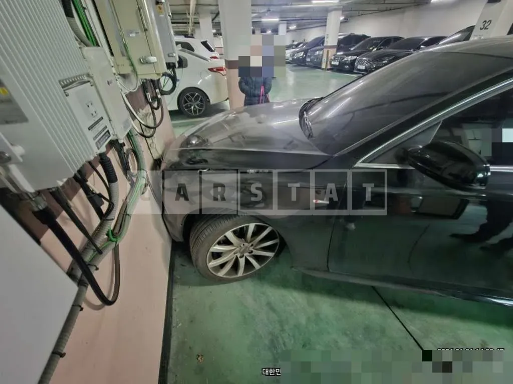 Photo 2 of 6: 2015 Audi A4 40 TFSI quattro — Korean insurance auction