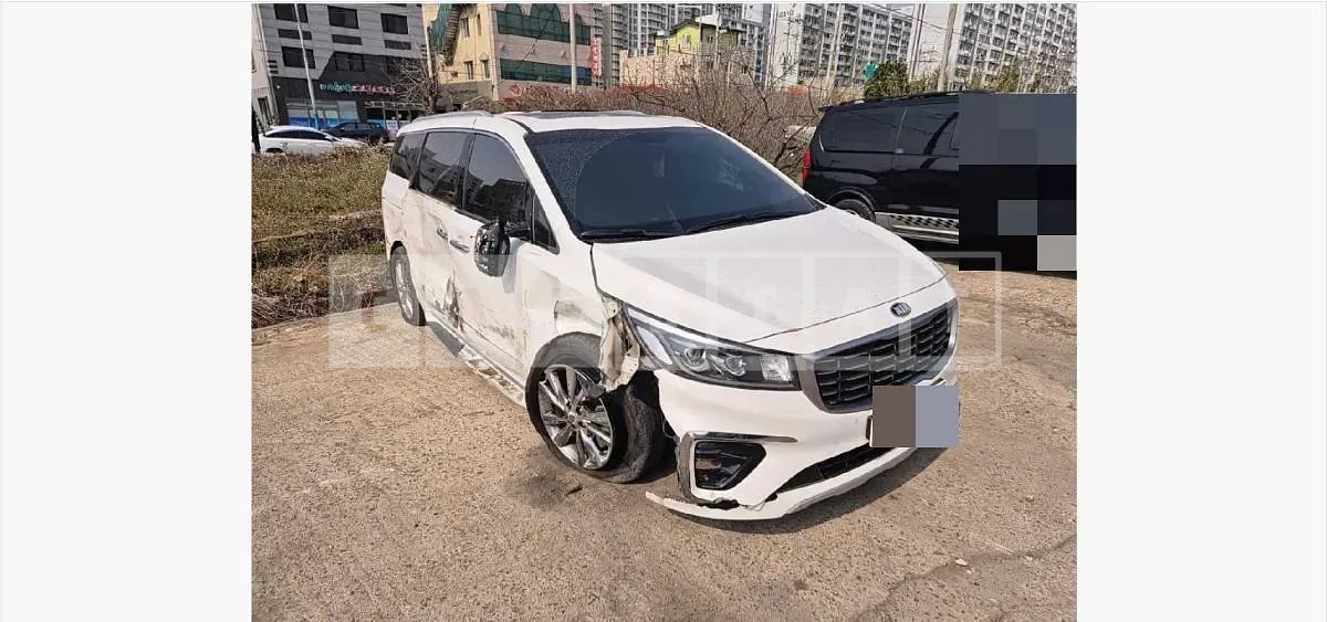 Photo 2 of 14: 2018 Kia Carnivals — Korean insurance auction