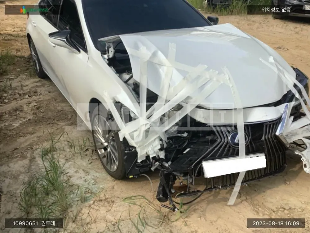 Photo 2 of 12: 2019 Lexus ES300h, VIN JTHB21B19K2057558 — Korean insurance auction