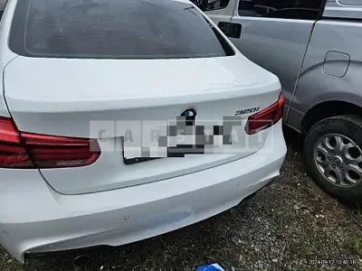 Photo 1 of 17: 2017 BMW 320i — Korean insurance auction