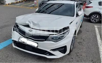 Photo 1 of 9: 2019 Kia K5, VIN KNAGW41EBKA036673 — Korean insurance auction