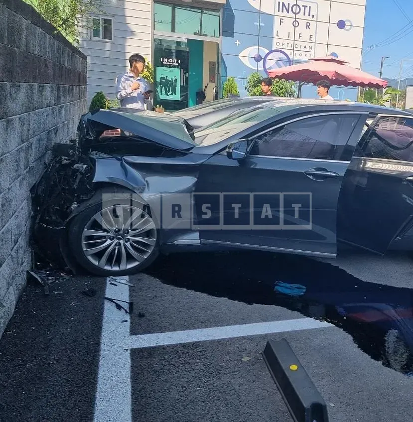 Photo 2 of 10: 2018 Hyundai Genesis /G80, VIN KMHGR41EDJU275361 — Korean insurance auction