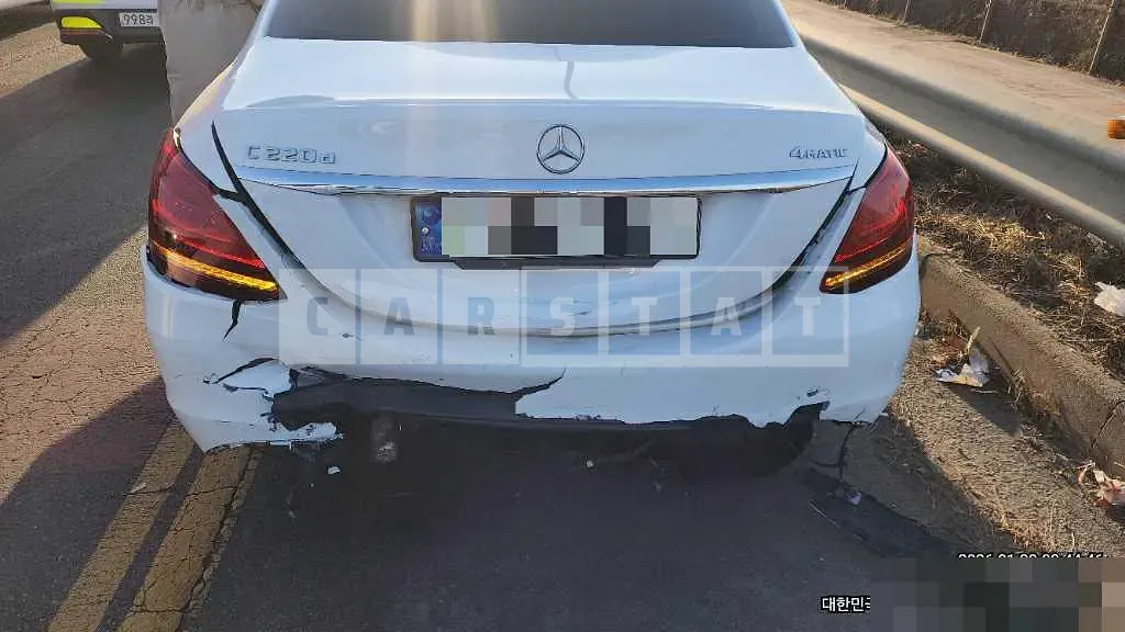 Photo 2 of 13: 2021 Mercedes-Benz C220 d 4Matic — Korean insurance auction
