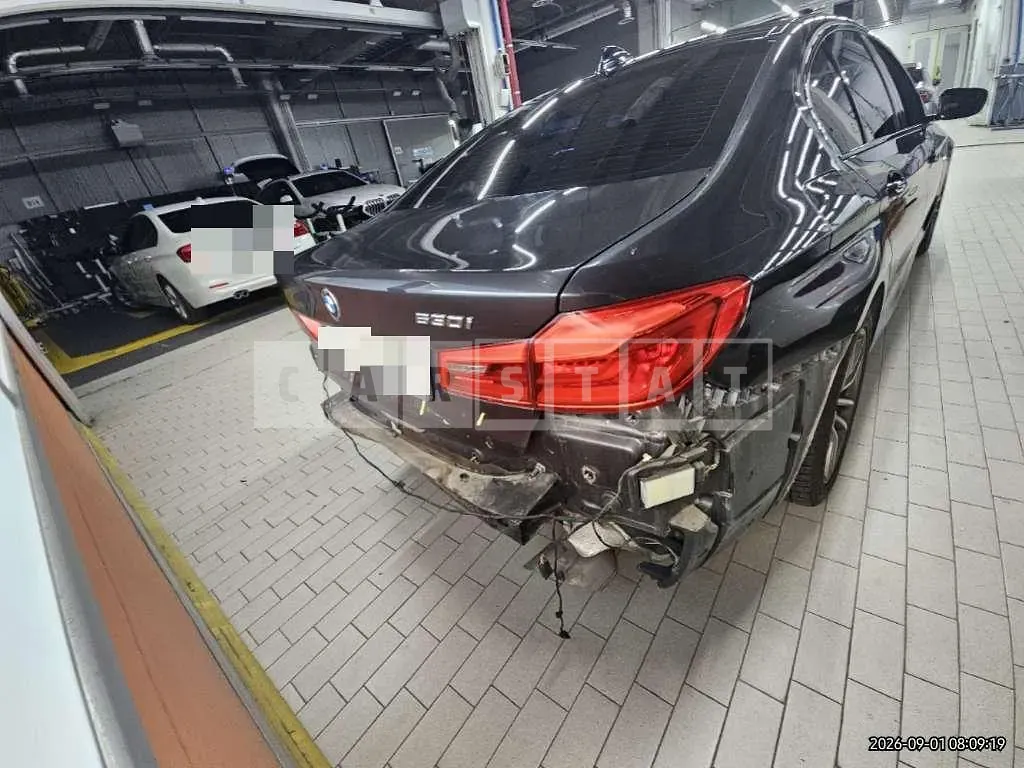 Photo 2 of 19: 2017 BMW 530i — Korean insurance auction