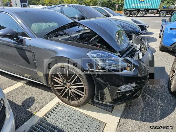 Photo 2 of 54: 2023 Porsche Panamera 4 Executive — Korean insurance auction