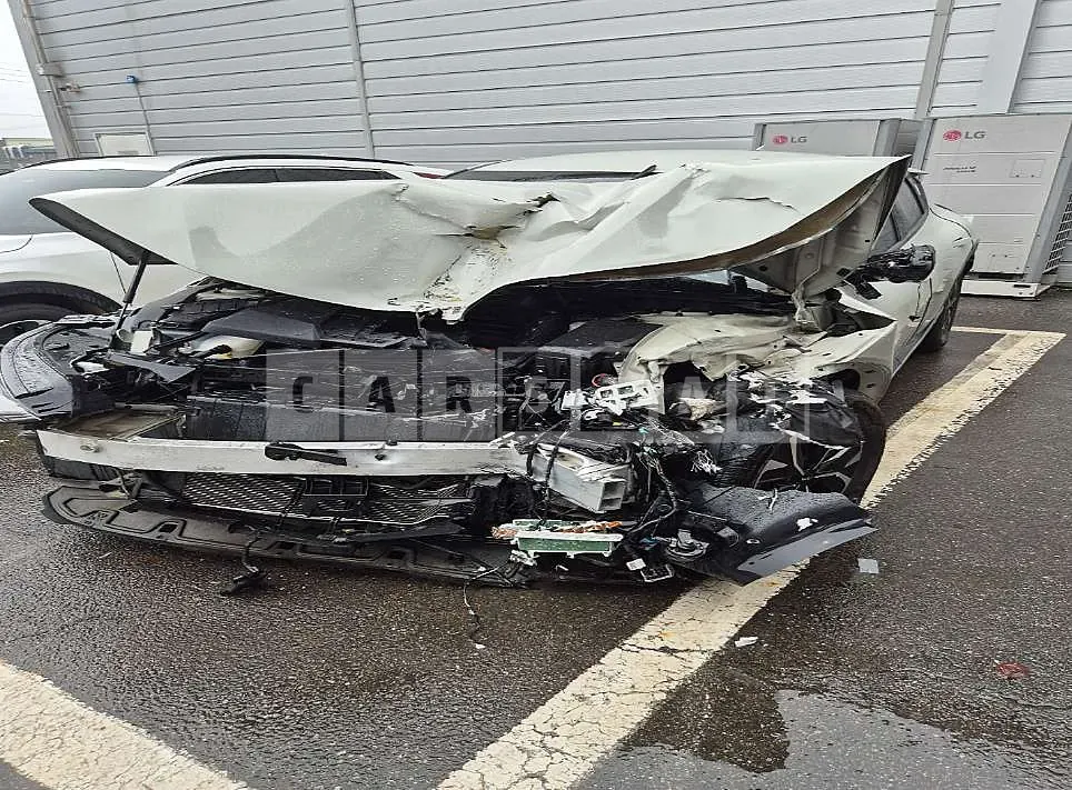 Photo 2 of 15: 2022 Kia EV6 — Korean insurance auction