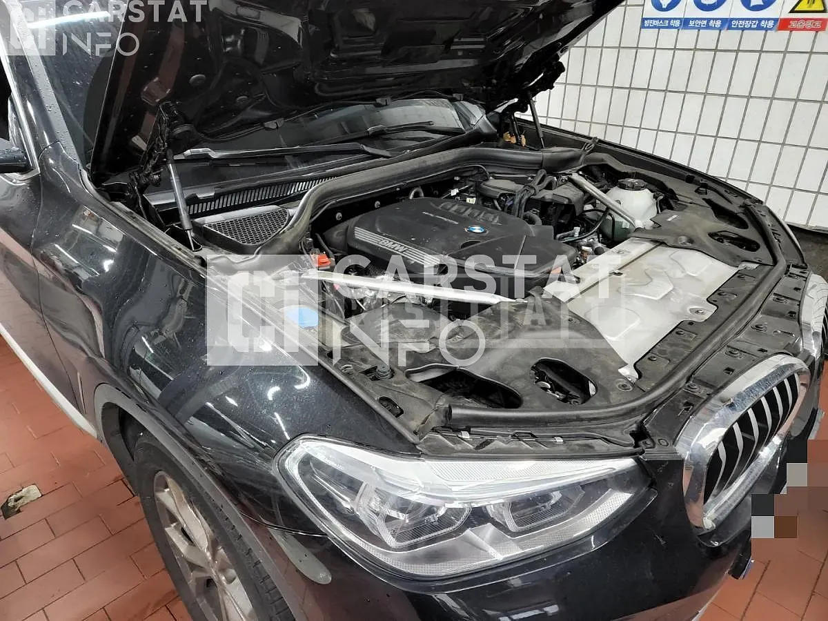 Photo 2 of 5: 2021 BMW X4 xDrive 20d, VIN WBAVJ9101M9G06009 — Korean insurance auction