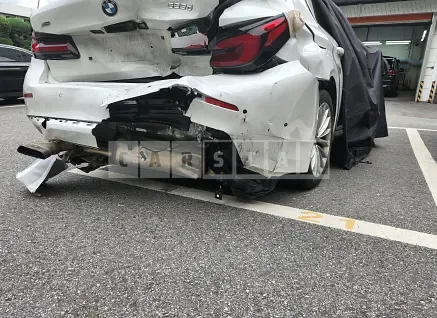Photo 2 of 9: 2021 BMW 523d xDrive, VIN WBA31ES08MWW91301 — Korean insurance auction