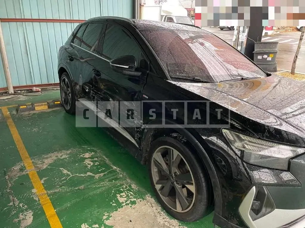 Photo 2 of 18: 2022 Audi Q4 e-tron 40 — Korean insurance auction