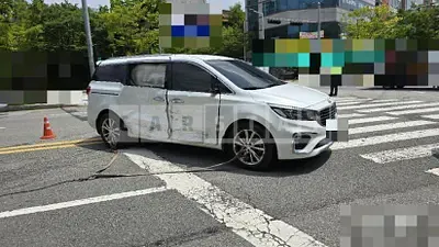 Photo 1 of 7: 2019 Kia Carnivals — Korean insurance auction