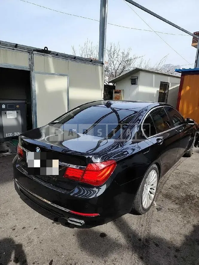 Photo 2 of 9: 2014 BMW 740d xDrive, VIN WBAYB0105FD598712 — Korean insurance auction