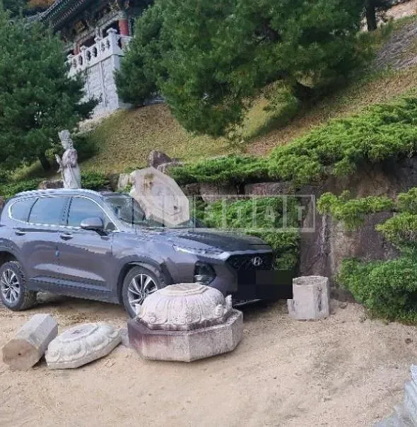 Photo 2 of 3: 2018 Hyundai Santa Fe TM — Korean insurance auction
