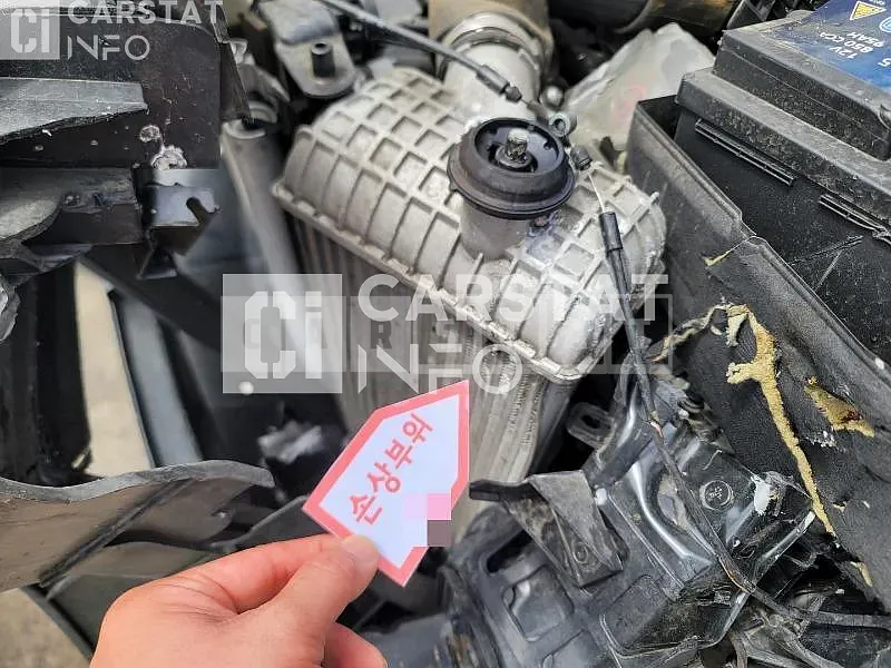 Photo 2 of 15: 2019 Hyundai Santa Fe, VIN KMHS281BBKU163646 — Korean insurance auction