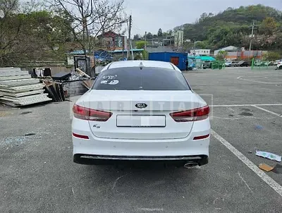 Photo 1 of 19: 2018 Kia K5 2.0, VIN KNAGU411BKA299609 — Korean insurance auction
