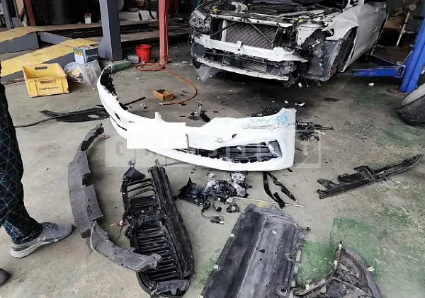 Photo 2 of 26: 2019 BMW 520d Luxury, VIN WBAJF3103KBS69861 — Korean insurance auction