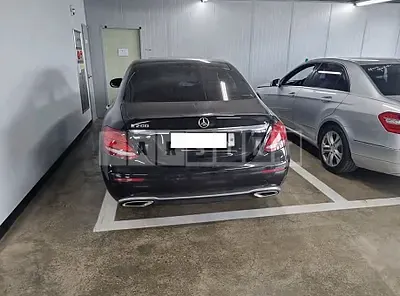 Photo 1 of 15: 2018 Mercedes-Benz E 200, VIN WDDZF4CB0JA447794 — Korean insurance auction