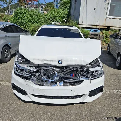 Photo 1 of 8: 2020 BMW 530e iPerformance M Sport PACKAGE(19) — Korean insurance auction