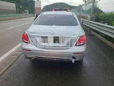 Photo 1 of 38: 2018 Mercedes-Benz E220d 4Matic, VIN WDDZF0FB1JA475933 — Korean insurance auction