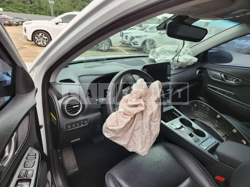 Photo 2 of 14: 2019 Hyundai Kona Electric, VIN KMHK381GFKU028863 — Korean insurance auction