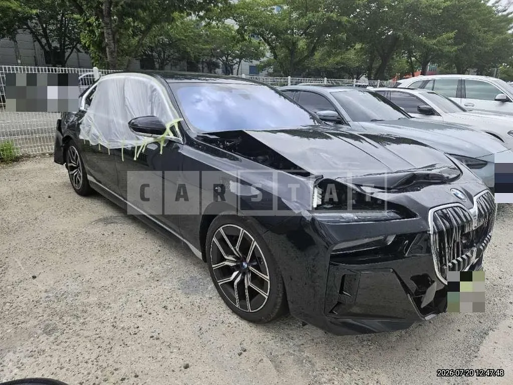 Photo 2 of 10: 2026 BMW 740i xDrive — Korean insurance auction