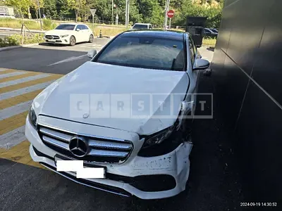 Photo 1 of 30: 2017 Mercedes-Benz E300 — Korean insurance auction