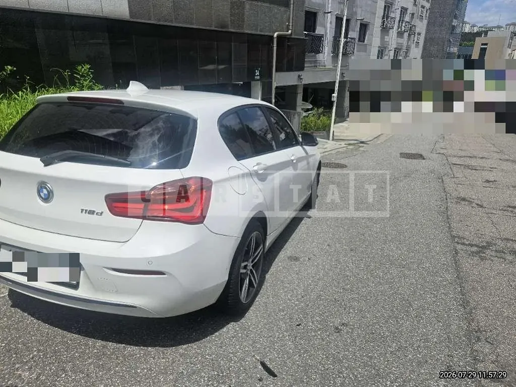 Photo 2 of 15: 2016 BMW 118d — Korean insurance auction