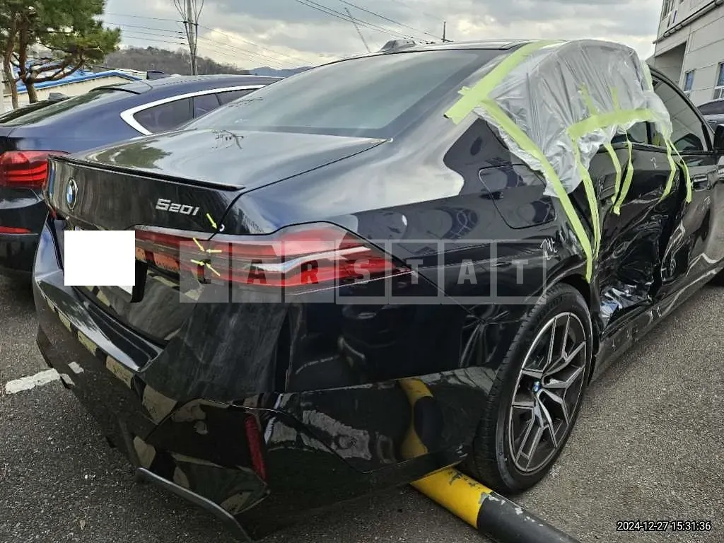 Photo 2 of 37: 2024 BMW 520i — Korean insurance auction