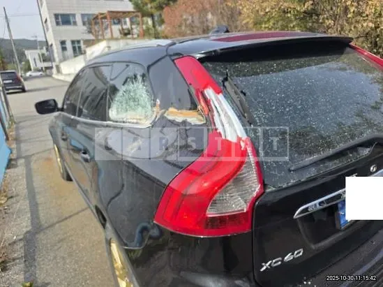 Photo 2 of 15: 2017 Volvo XC60 D4 — Korean insurance auction