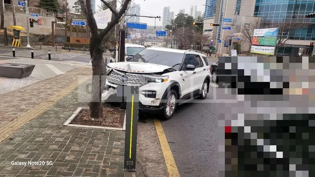 Photo 2 of 12: 2020 Ford Explorer 2.3 — Korean insurance auction