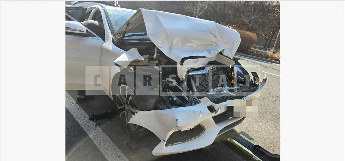 Photo 2 of 7: 2016 Mercedes-Benz C220 d — Korean insurance auction